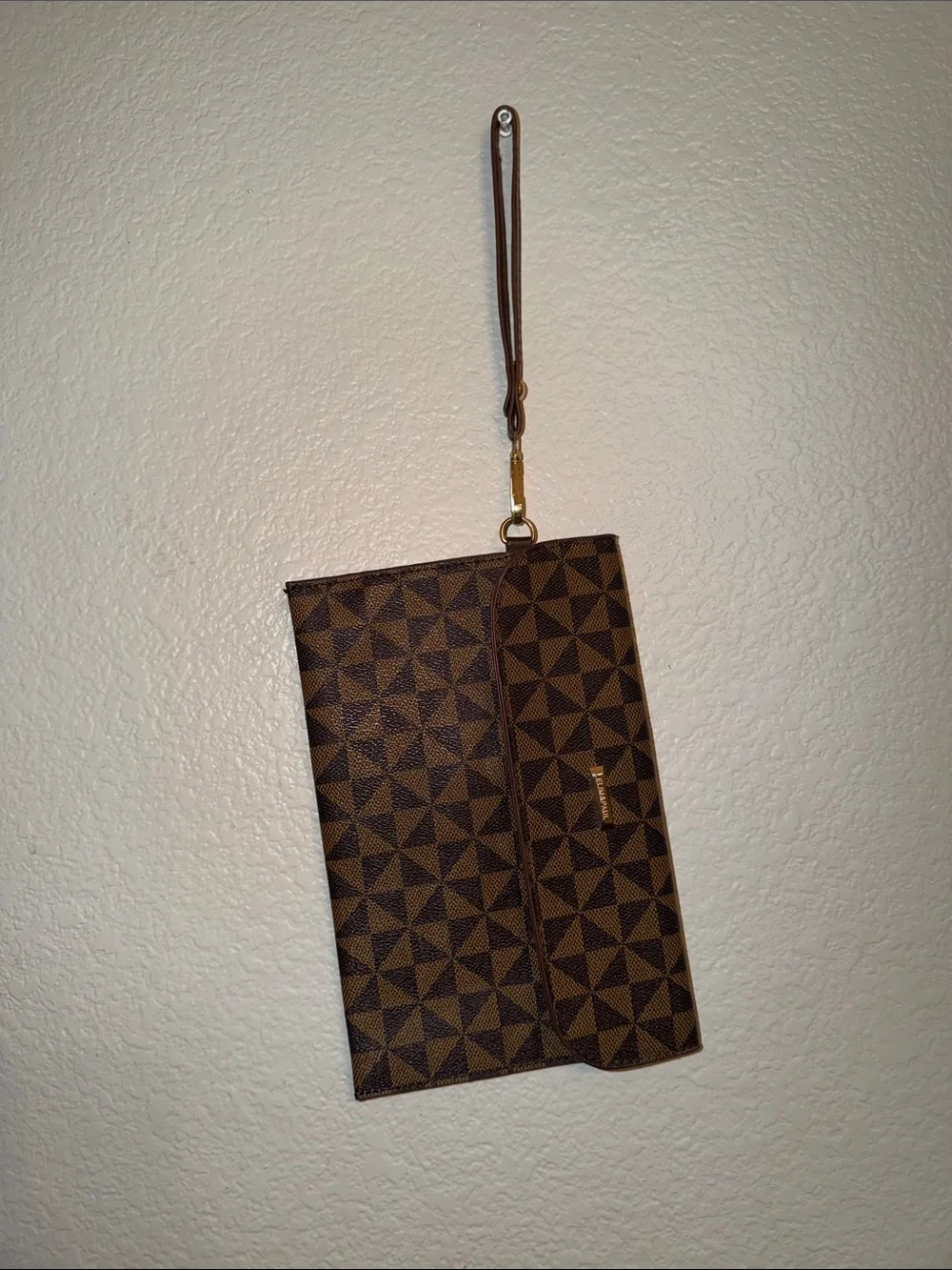 Source Unknown Brown Geometric Wristlet Clutch with Gold Hardware